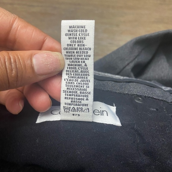 Calvin Klein Men's Move 365 Stretch Wrinkle Resistant Tech Pant in Slim Fit - Picture 5 of 9